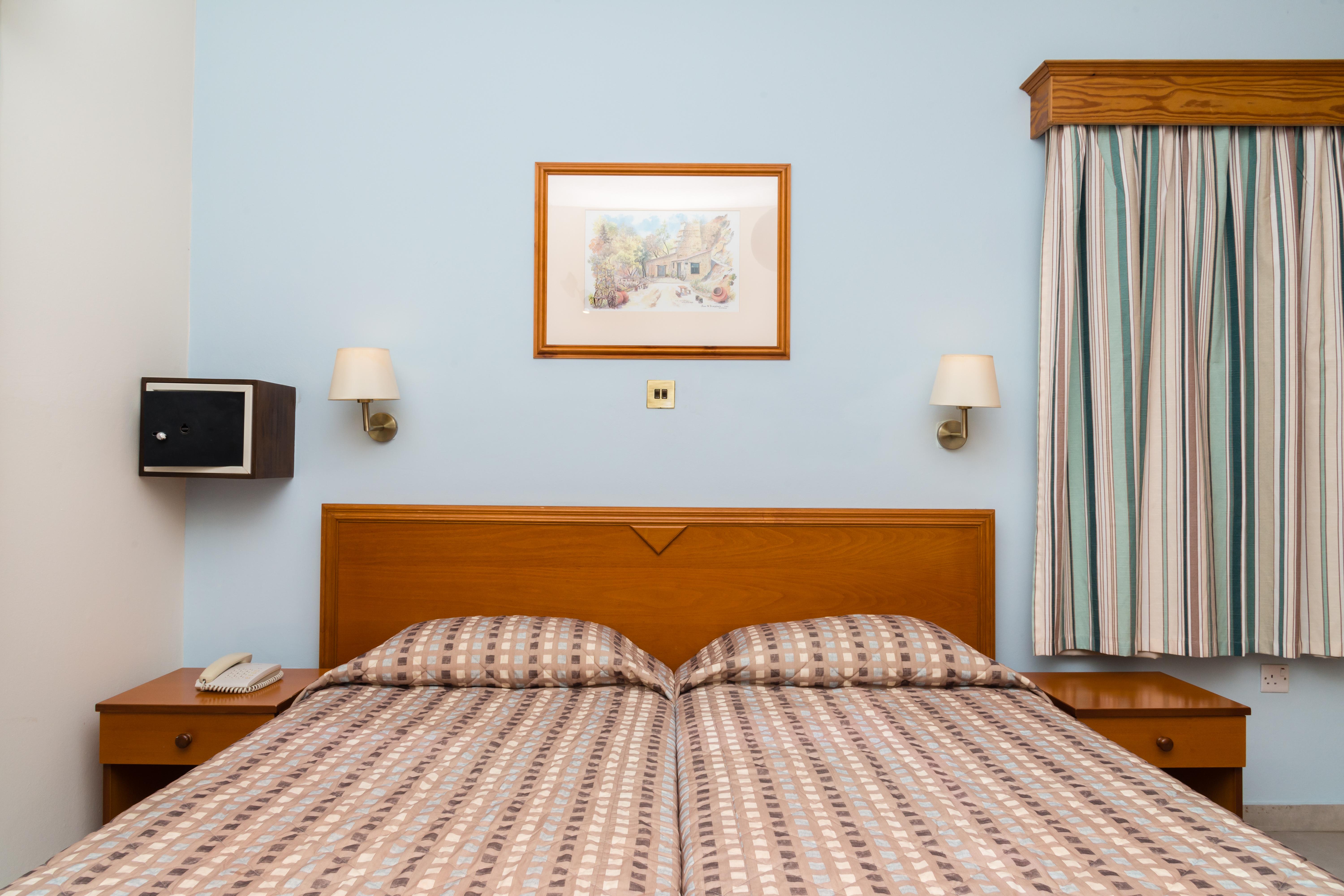 Kefalos Damon Hotel Apartments 파포스 외부 사진