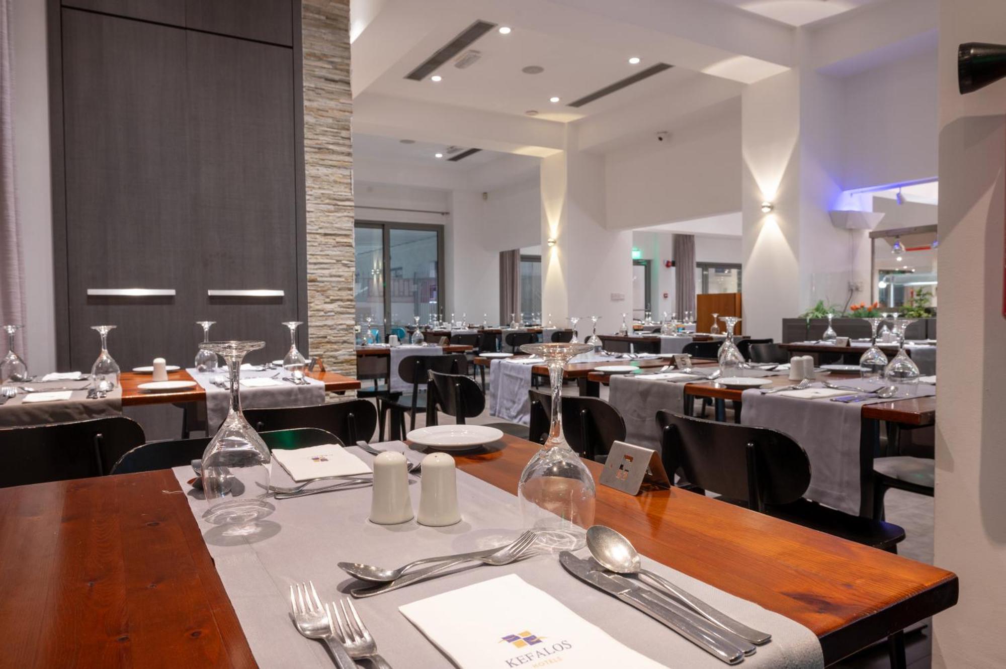 Kefalos Damon Hotel Apartments 파포스 외부 사진