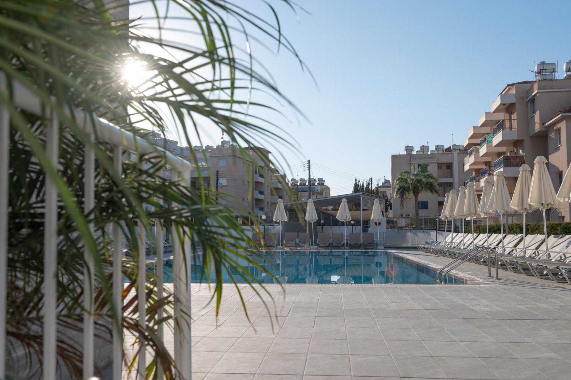 Kefalos Damon Hotel Apartments 파포스 외부 사진