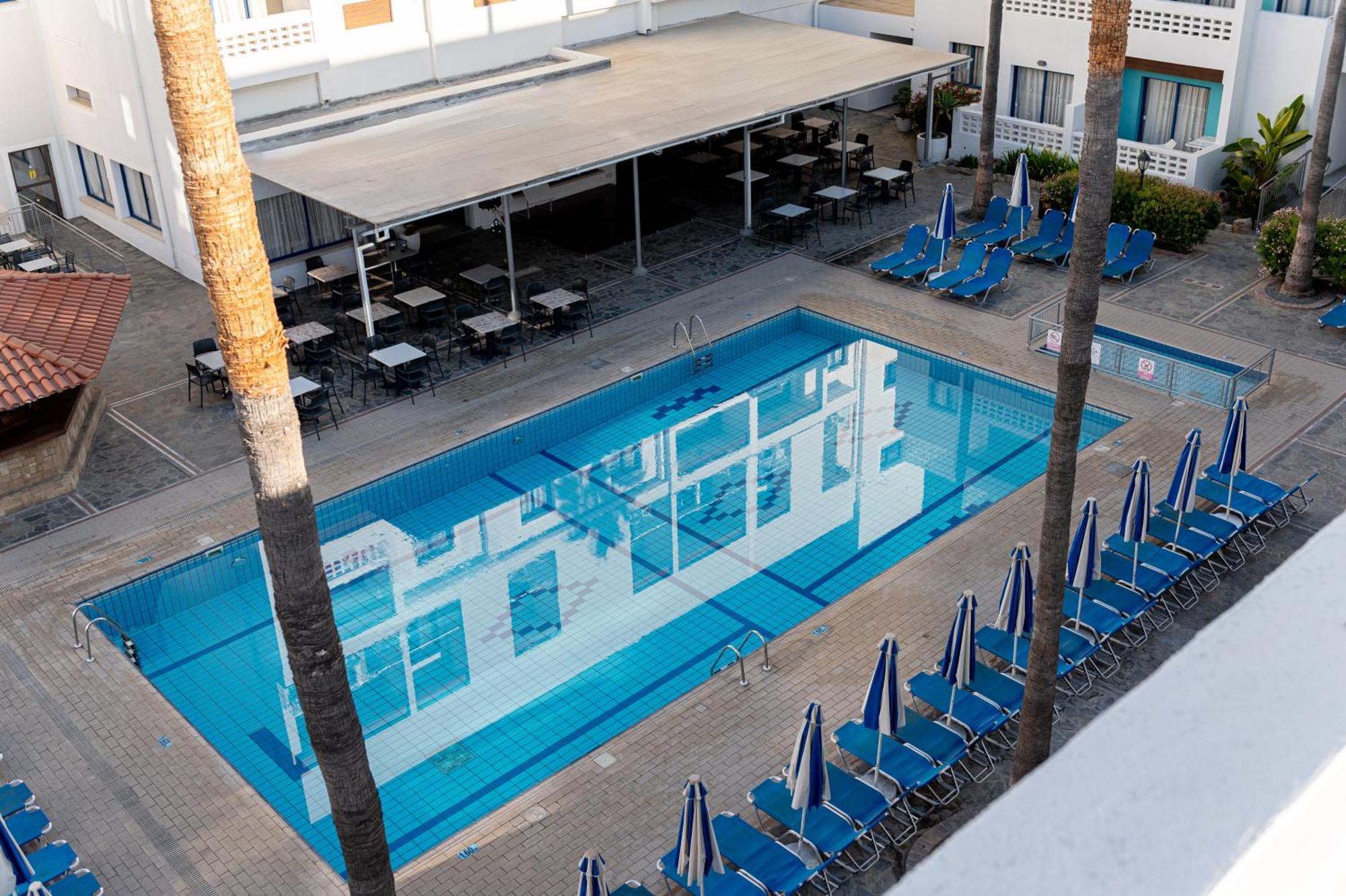Kefalos Damon Hotel Apartments 파포스 외부 사진