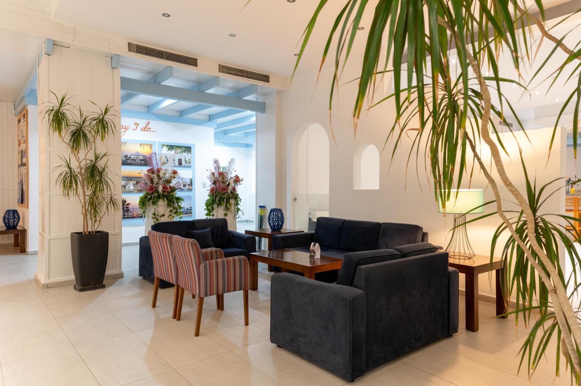 Kefalos Damon Hotel Apartments 파포스 외부 사진