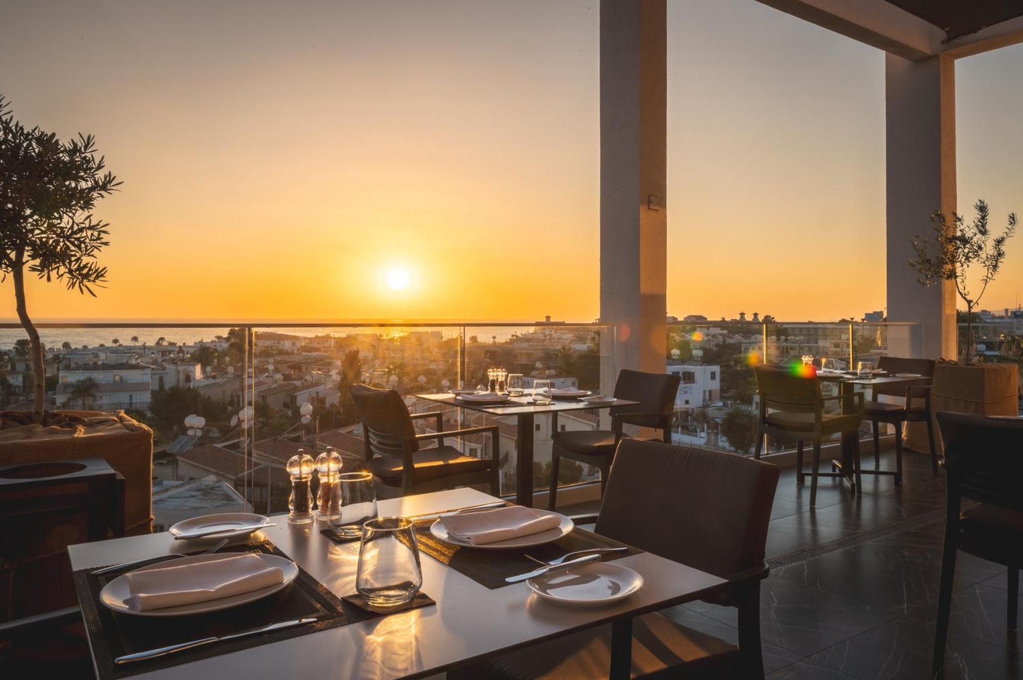 Kefalos Damon Hotel Apartments 파포스 외부 사진