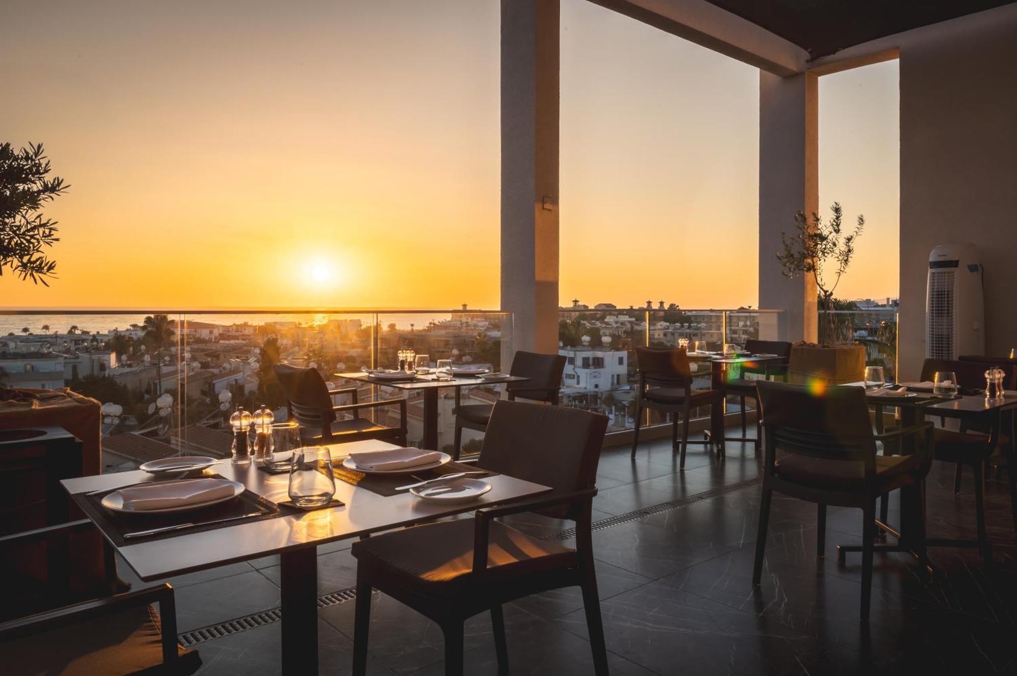 Kefalos Damon Hotel Apartments 파포스 외부 사진