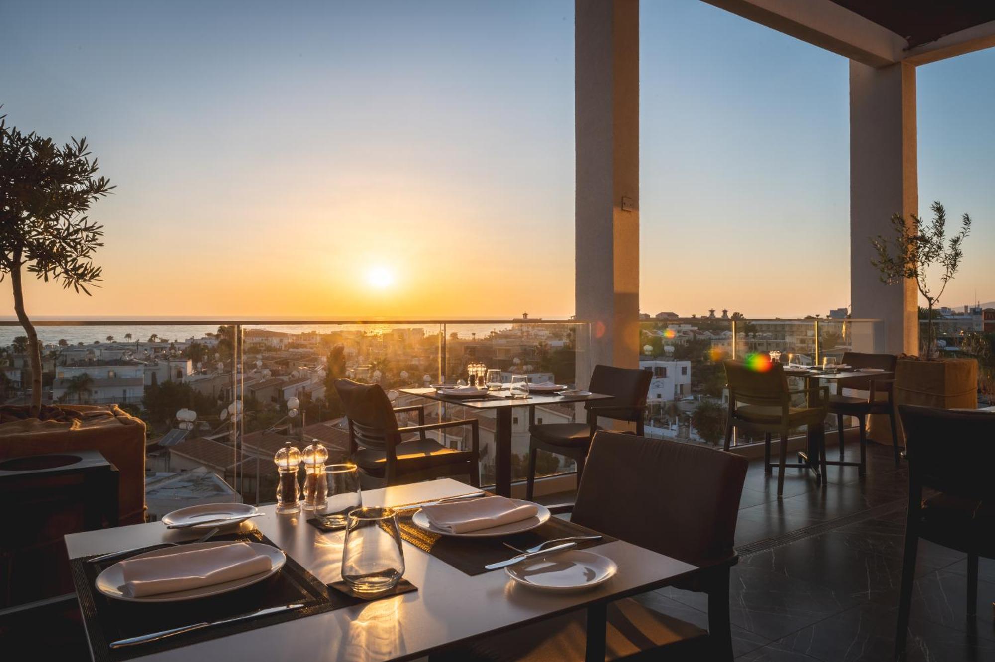 Kefalos Damon Hotel Apartments 파포스 외부 사진