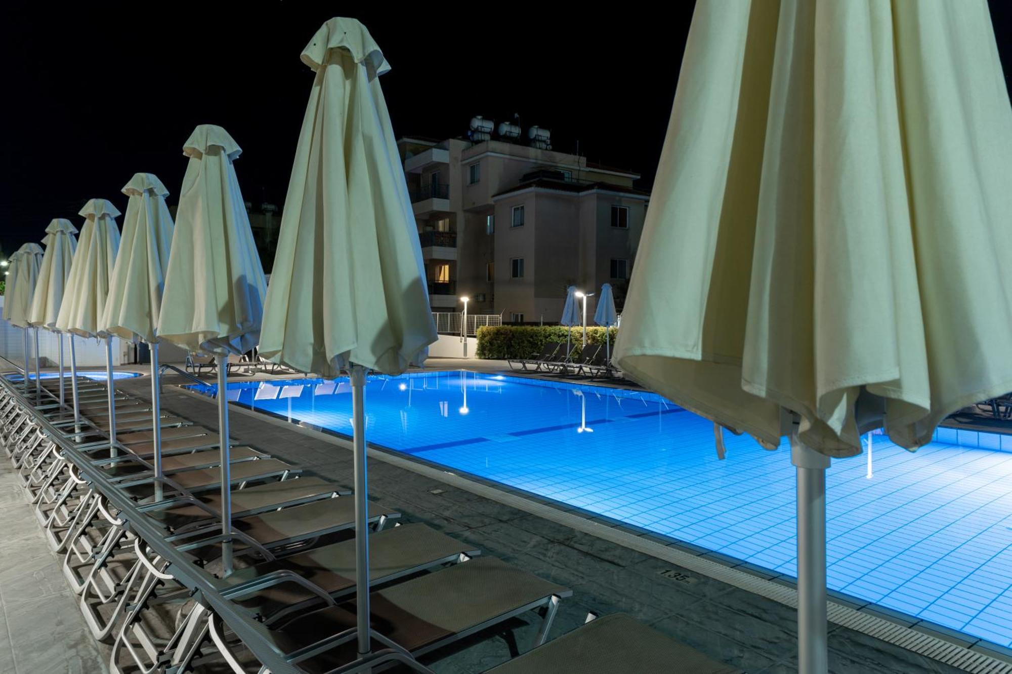 Kefalos Damon Hotel Apartments 파포스 외부 사진