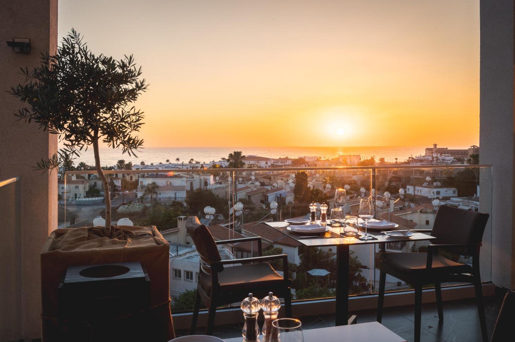 Kefalos Damon Hotel Apartments 파포스 외부 사진