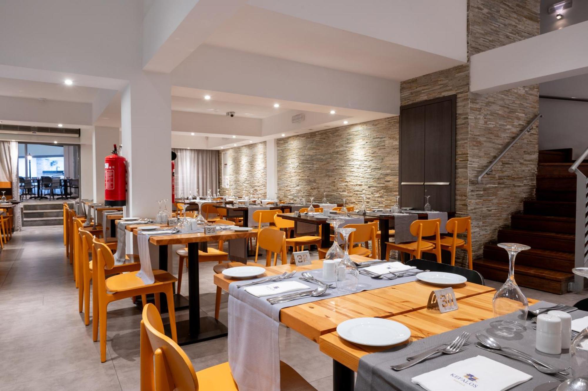 Kefalos Damon Hotel Apartments 파포스 외부 사진