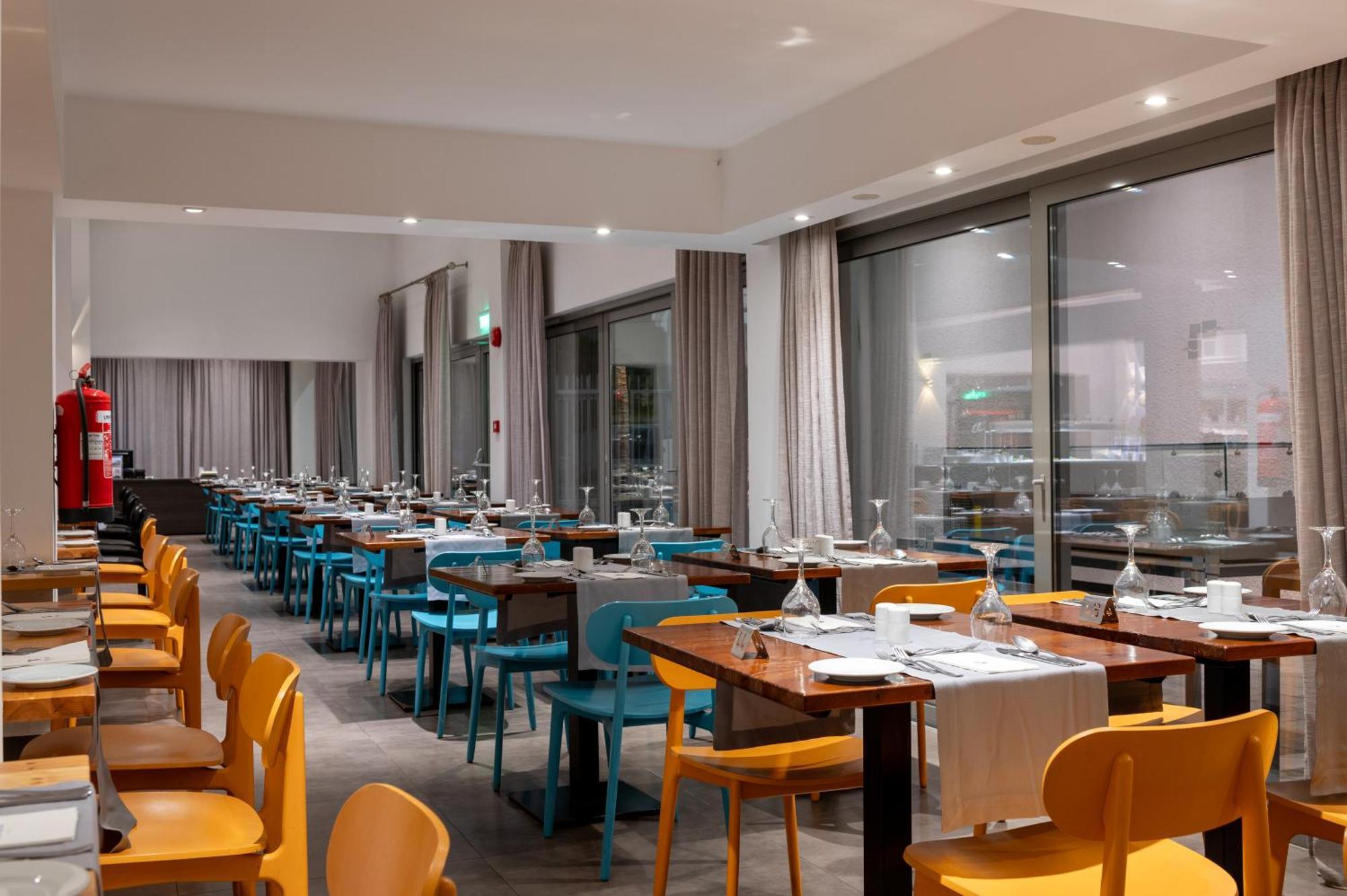 Kefalos Damon Hotel Apartments 파포스 외부 사진